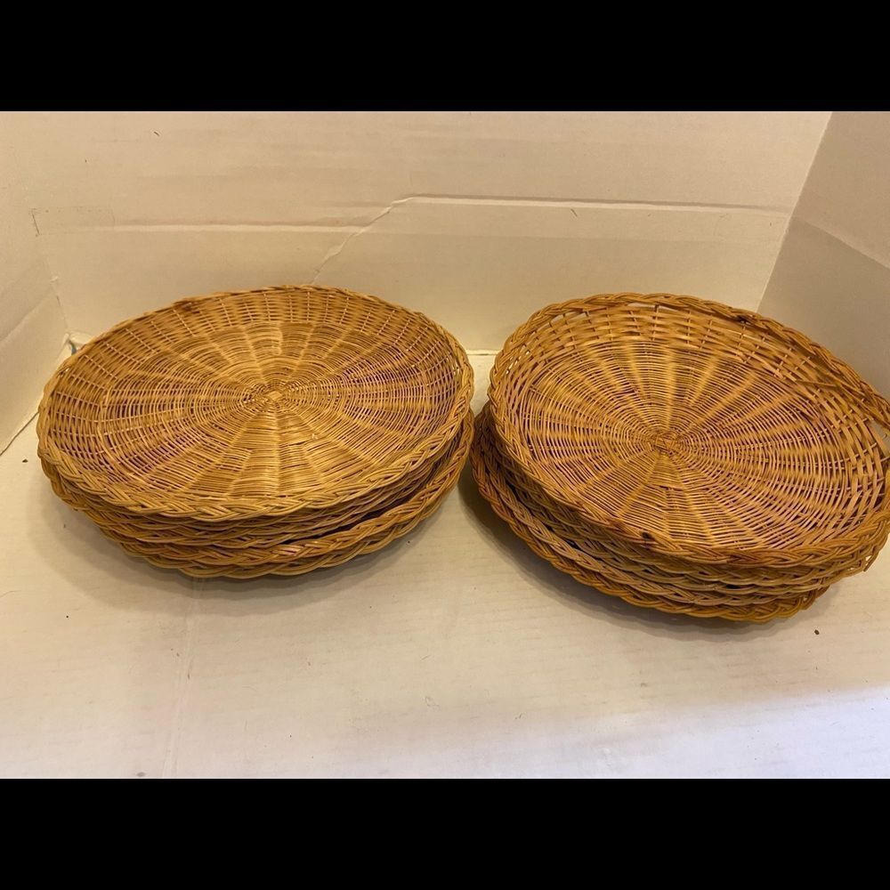 10 Bamboo‎ wicker plates